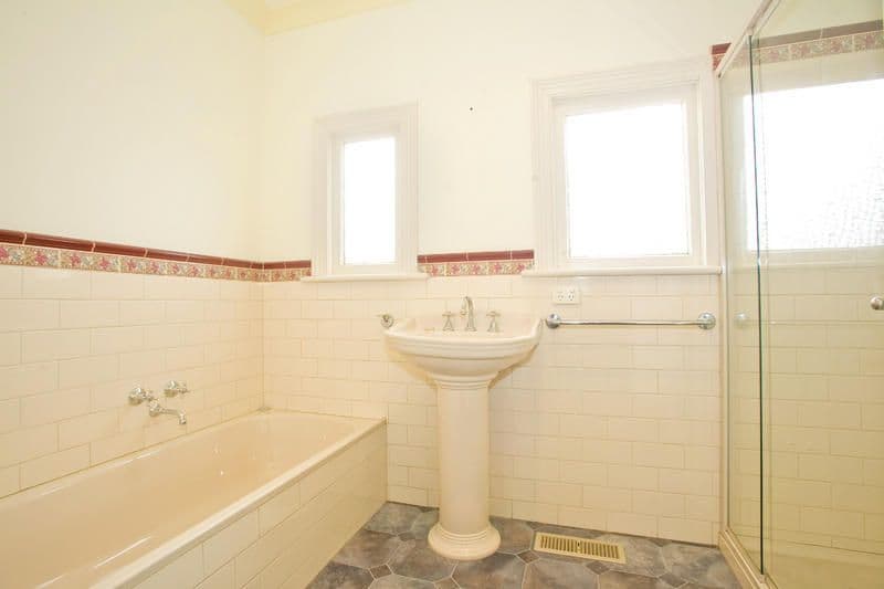 17 Bourke Crescent, GEELONG VIC 3220, Geelong - Thumbnail 5