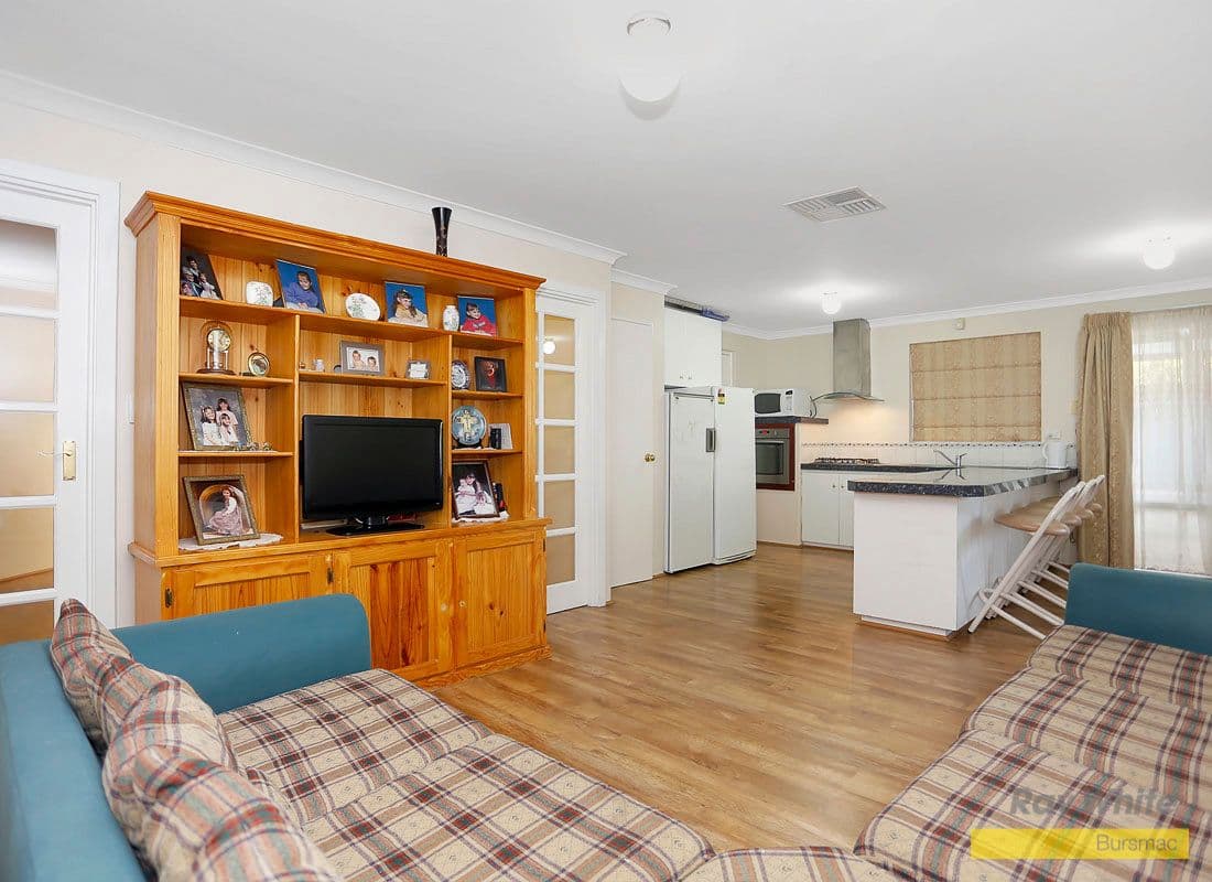 33 Goroka Grove, BALLAJURA WA 6066, Ballajura - Thumbnail 4