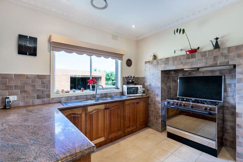18 Fiddes Street, RESERVOIR VIC 3073, Reservoir - Thumbnail 2