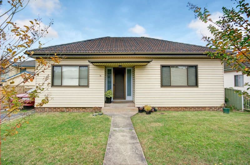 91 Northcliffe Drive, LAKE HEIGHTS NSW 2502, Lake Heights - Thumbnail 2