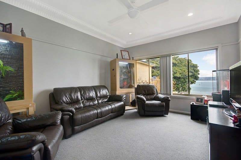 91 Northcliffe Drive, LAKE HEIGHTS NSW 2502, Lake Heights - Thumbnail 3