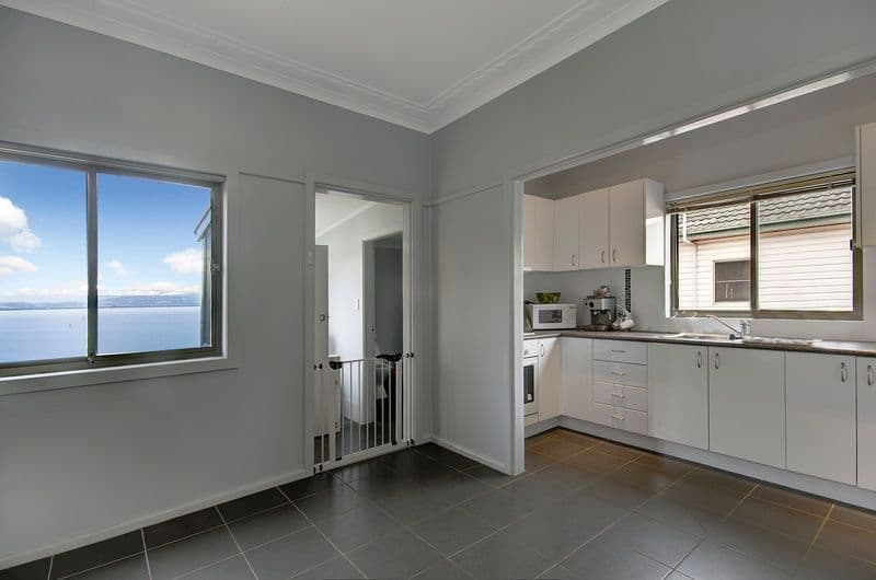 91 Northcliffe Drive, LAKE HEIGHTS NSW 2502, Lake Heights - Thumbnail 4