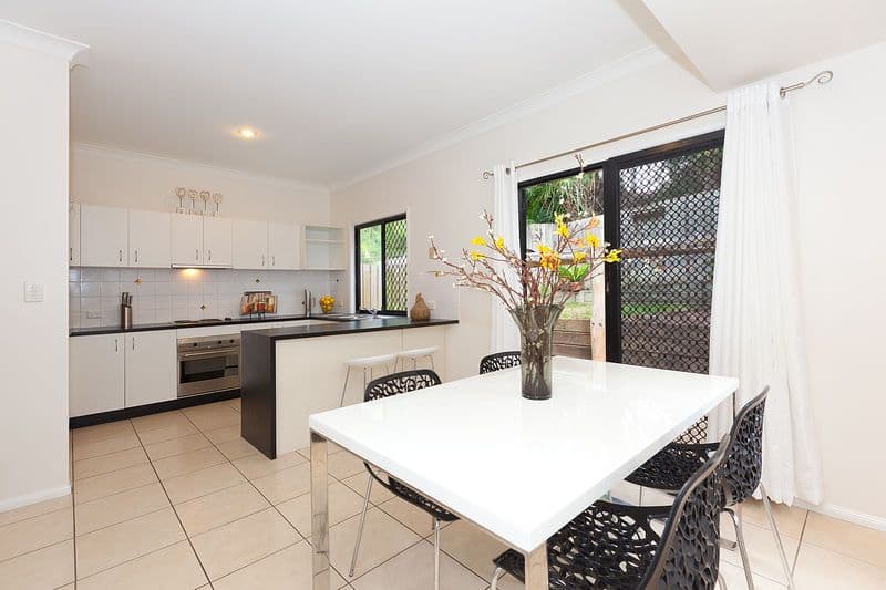 303  Wynnum Road, NORMAN PARK QLD 4170, Norman Park - Thumbnail 2