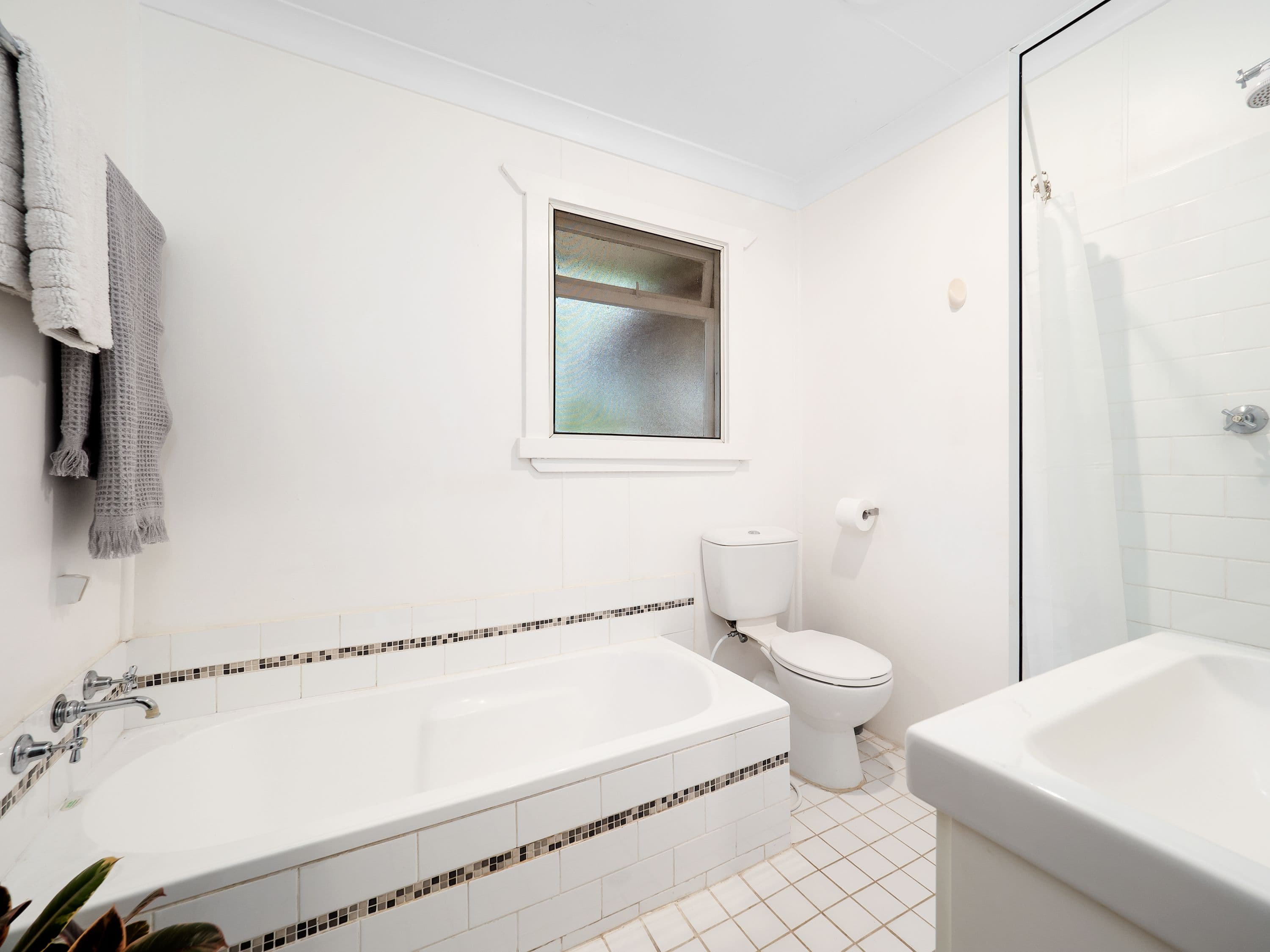 200 Lieutenant Bowen Drive, Bowen Mountain - Thumbnail 7