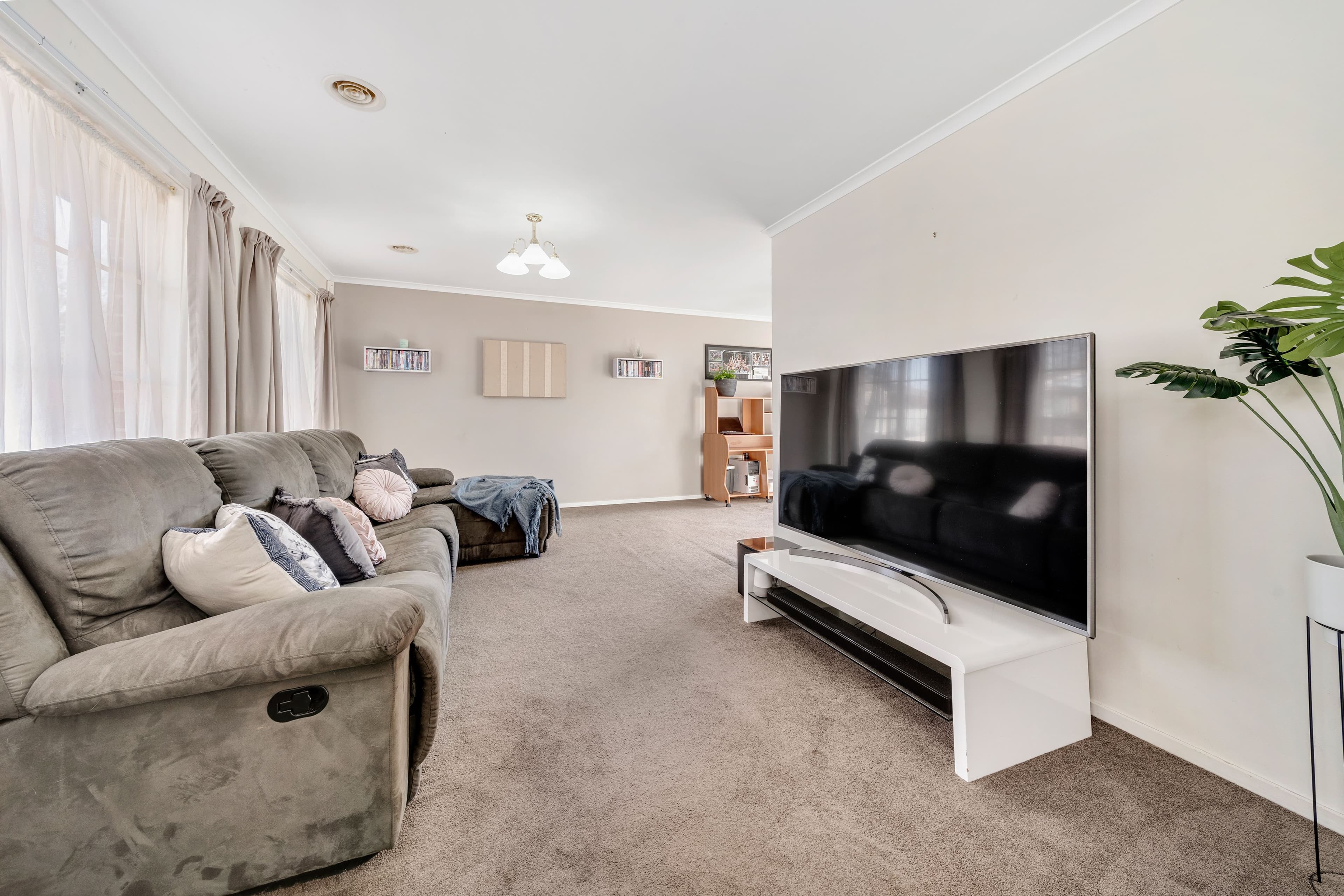 4 Cashion Court, Dunlop ACT 2615, Dunlop - Thumbnail 2
