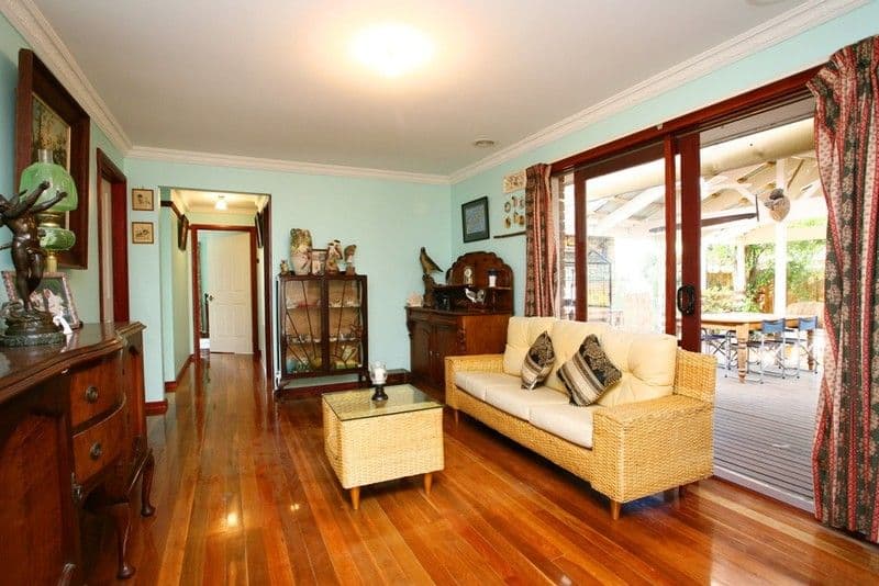 16 County Drive, BERWICK VIC 3806, Berwick - Thumbnail 2