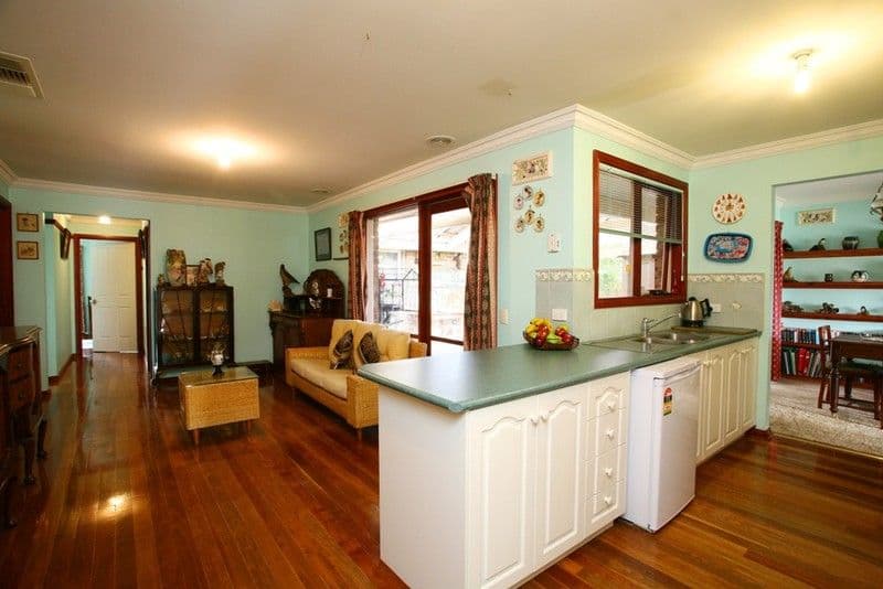 16 County Drive, BERWICK VIC 3806, Berwick - Thumbnail 6