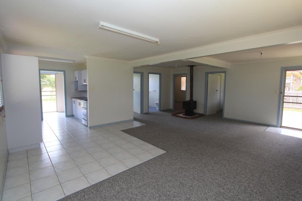 112 Petrie Street, TENTERFIELD NSW 2372, Tenterfield - Thumbnail 2