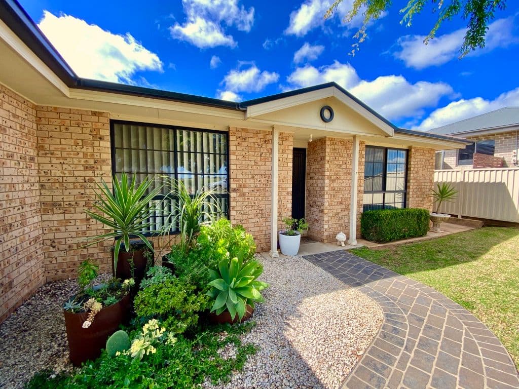 7 Cedar Crescent, Parkes NSW 2870, Parkes - Image 1
