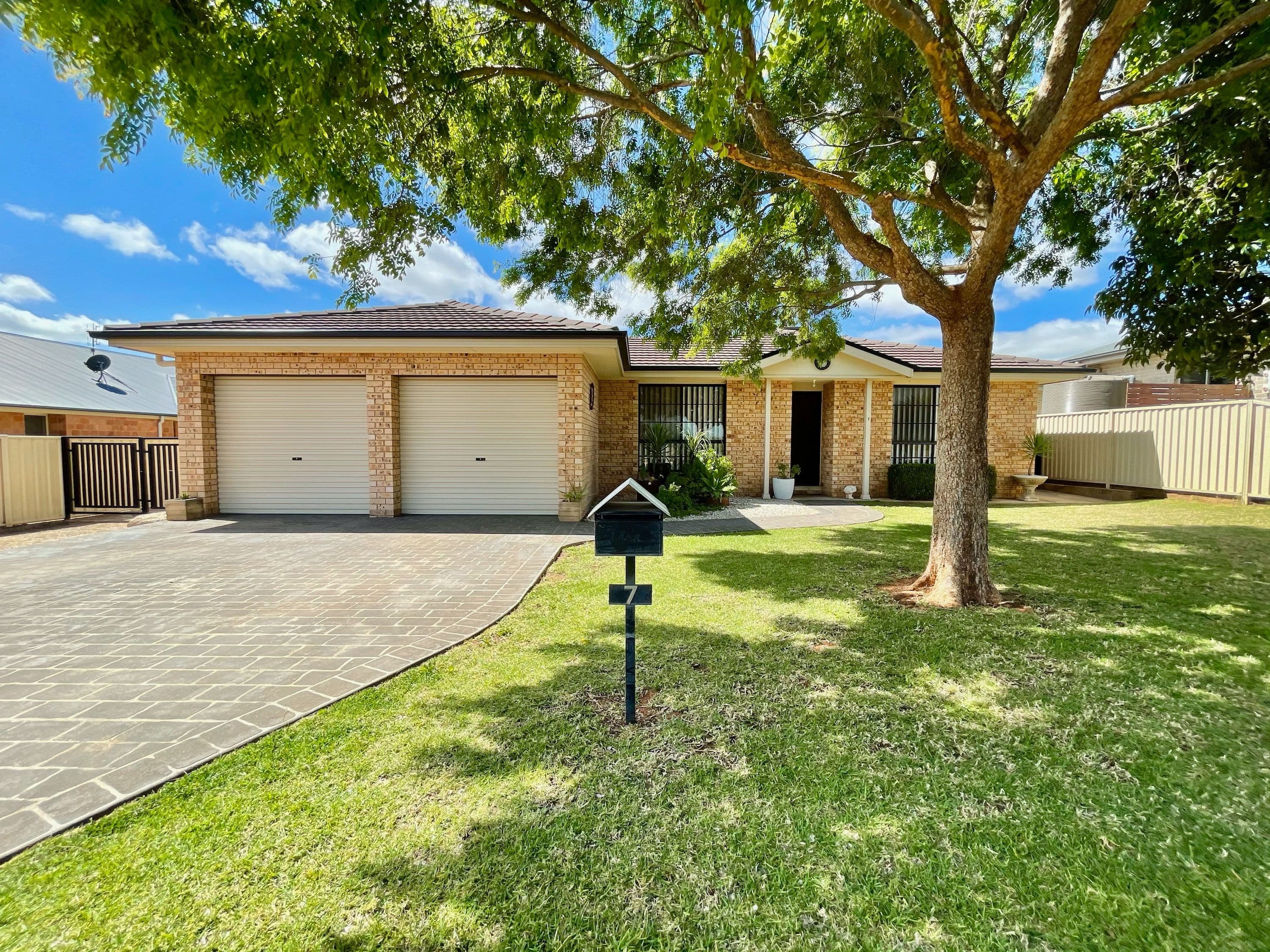 7 Cedar Crescent, Parkes NSW 2870, Parkes - Thumbnail 2