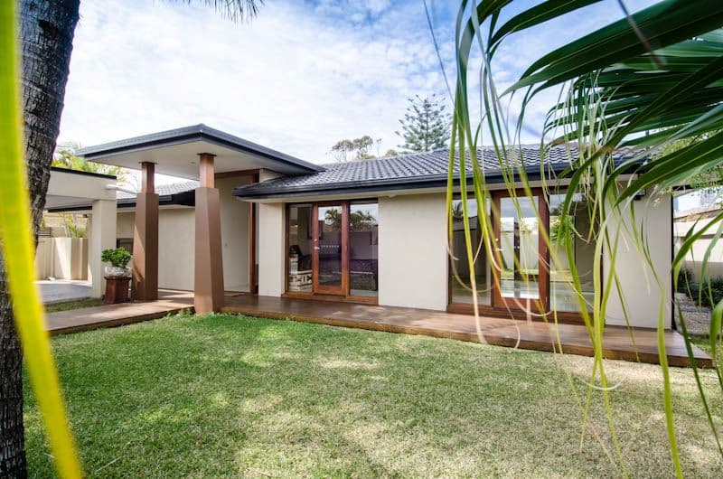 14 Andrea Avenue, BROADBEACH WATERS QLD 4218, Broadbeach Waters - Thumbnail 3