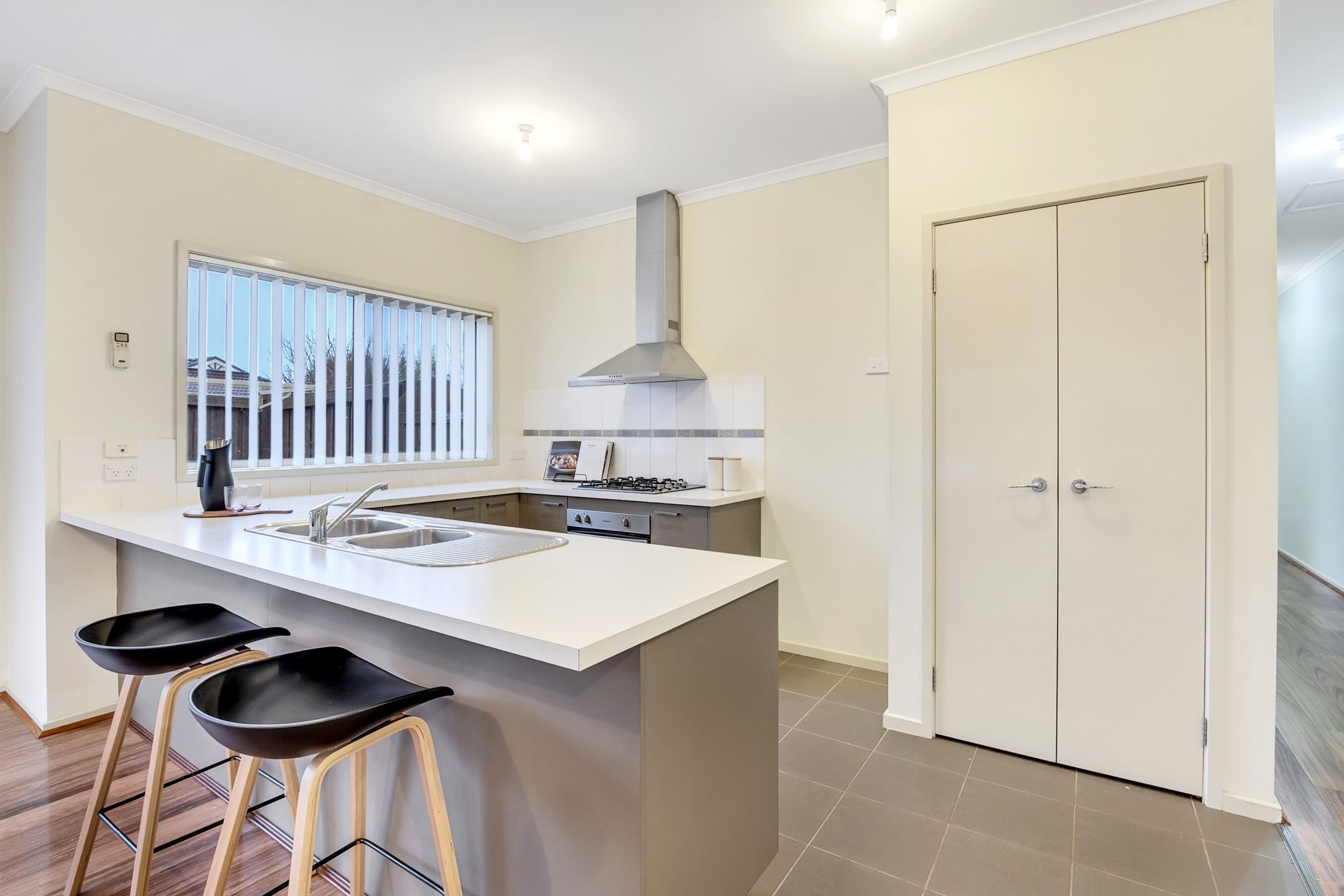 9 Heathcliffe Lane, Craigieburn VIC 3064, Craigieburn - Thumbnail 2