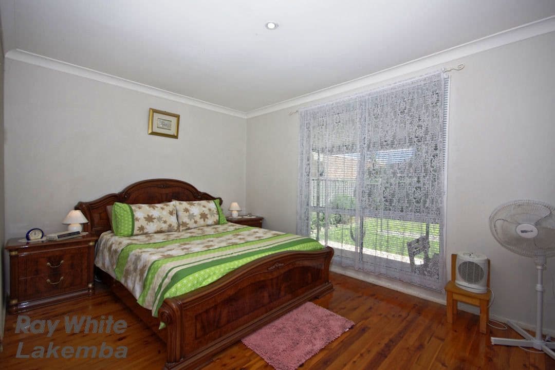6 GLENROY Crescent, ST JOHNS PARK NSW 2176, St Johns Park - Thumbnail 3