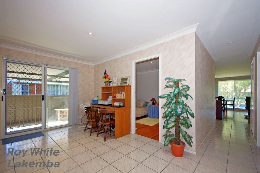 6 GLENROY Crescent, ST JOHNS PARK NSW 2176, St Johns Park - Thumbnail 7