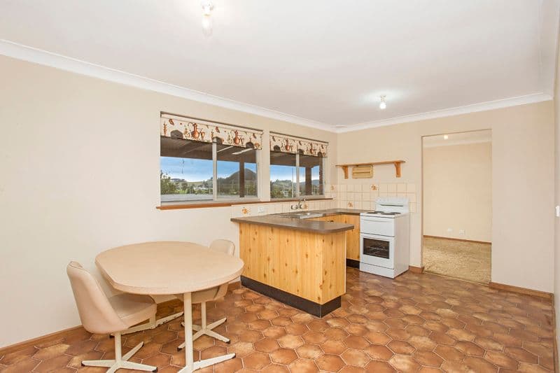 6 Reidsdale Road, Stroud Road - Thumbnail 4
