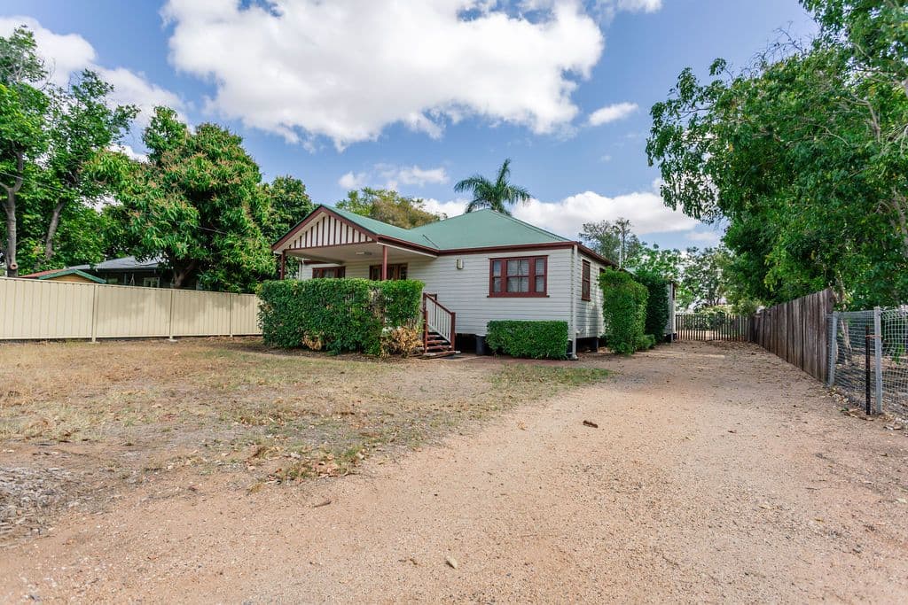 4 Little Street, Emerald QLD 4720, Emerald - Thumbnail 2
