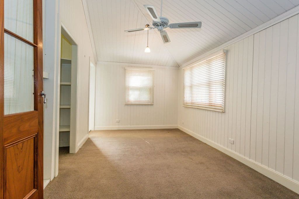 4 Little Street, Emerald QLD 4720, Emerald - Thumbnail 6