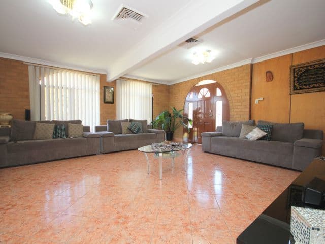21 Collins Crescent, YAGOONA NSW 2199, Yagoona - Thumbnail 3