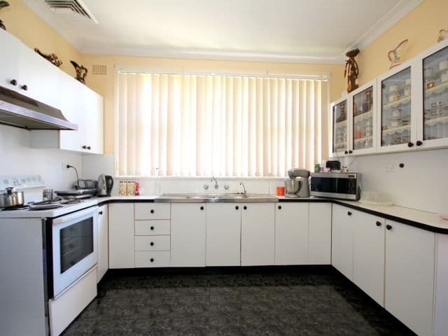 21 Collins Crescent, YAGOONA NSW 2199, Yagoona - Thumbnail 4