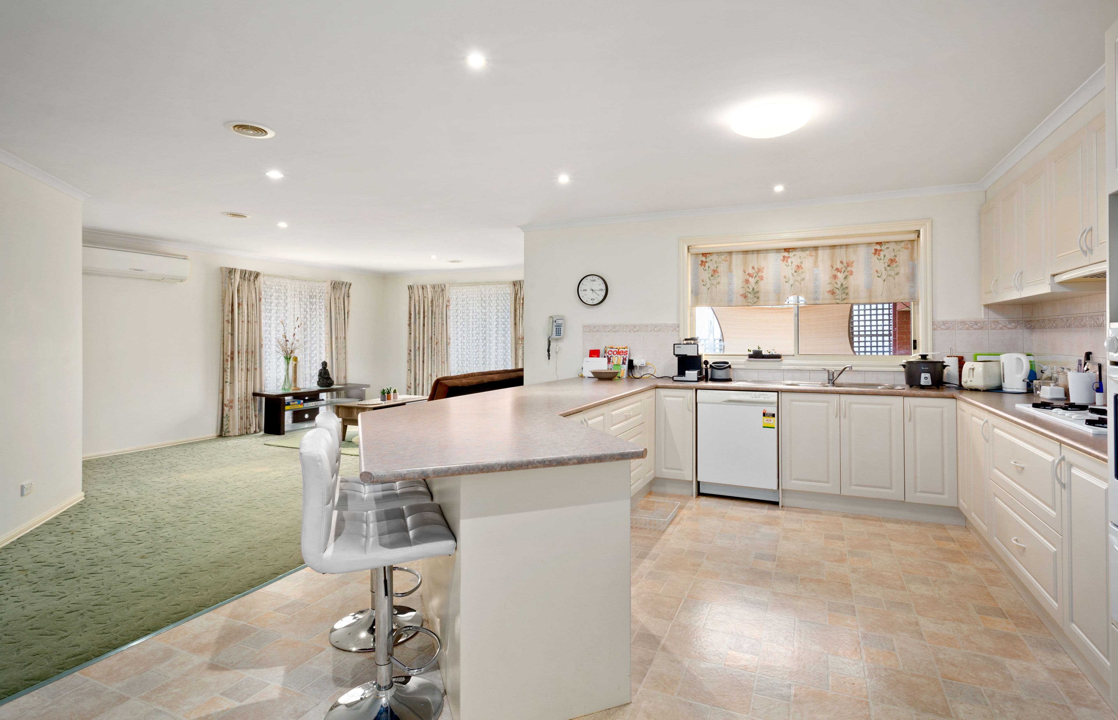 13 Pioneers Crescent, Pakenham VIC 3810, Pakenham - Thumbnail 6