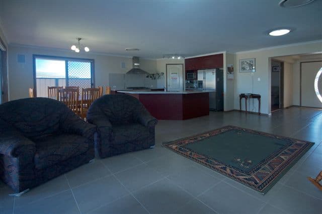 10 Marlowe Court, WESTBROOK QLD 4350, Westbrook - Thumbnail 3