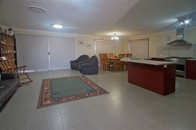 10 Marlowe Court, WESTBROOK QLD 4350, Westbrook - Thumbnail 4