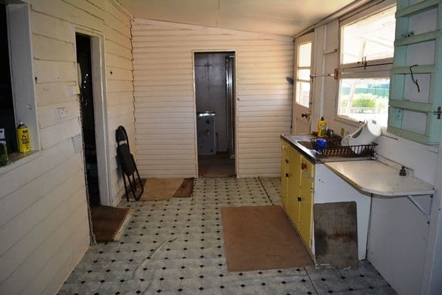 29 Albert Street, Tambo QLD 4478, Tambo - Thumbnail 3