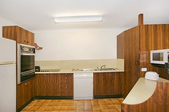 107 Sunshine Boulevard, MERMAID WATERS QLD 4218, Mermaid Waters - Thumbnail 6