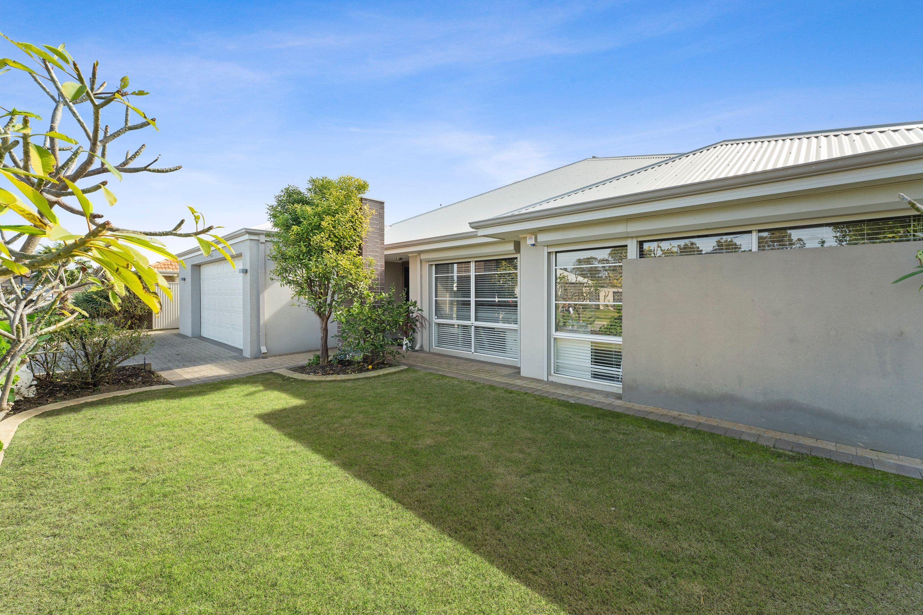 3 Ravenglass Crescent, Waikiki WA 6169, Waikiki - Thumbnail 2