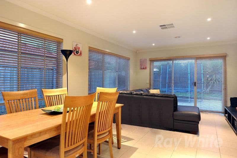 14 Monbulk Crescent, ROWVILLE VIC 3178, Rowville - Thumbnail 4