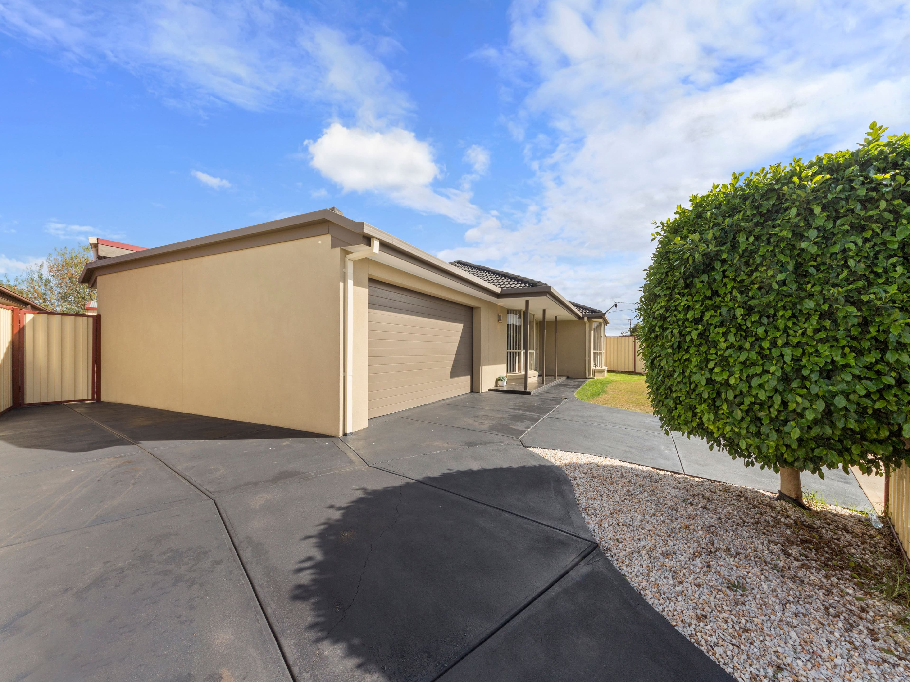 18 Kingfisher Court, Werribee VIC 3030, Werribee - Thumbnail 2