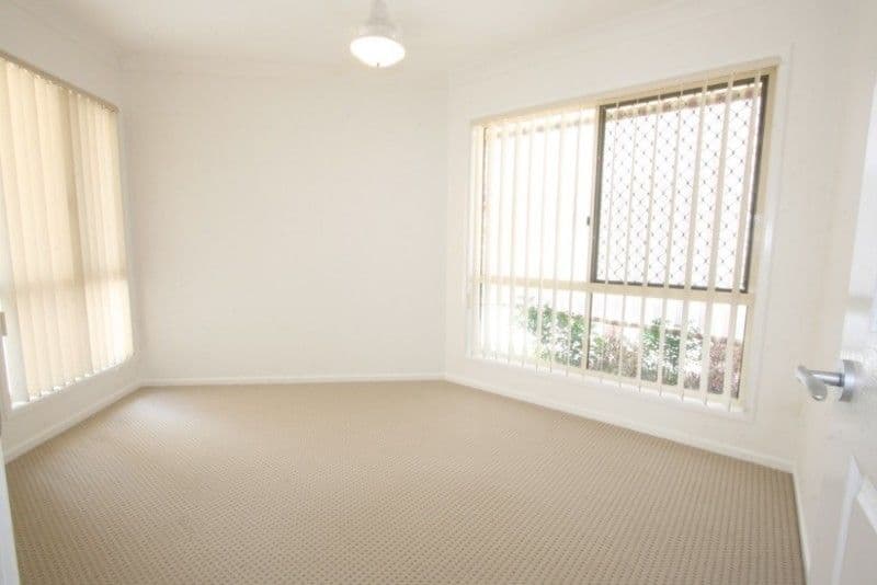 6 Samuel Street, WOODY POINT QLD 4019, Woody Point - Thumbnail 4