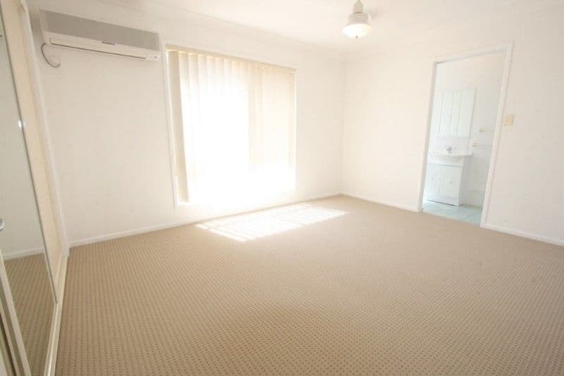 6 Samuel Street, WOODY POINT QLD 4019, Woody Point - Thumbnail 7