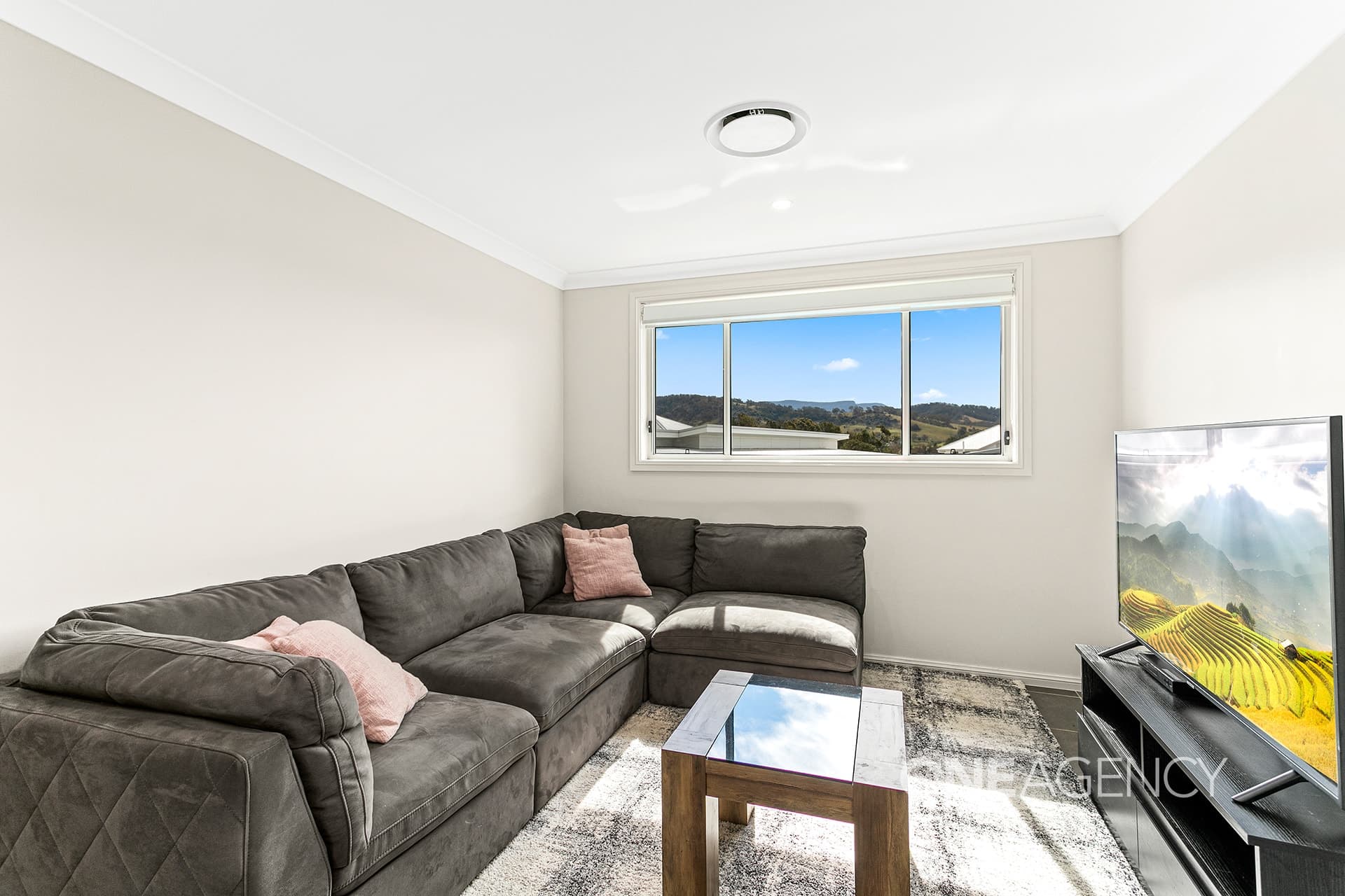 9 Dairyman Place, Calderwood, Calderwood - Thumbnail 2