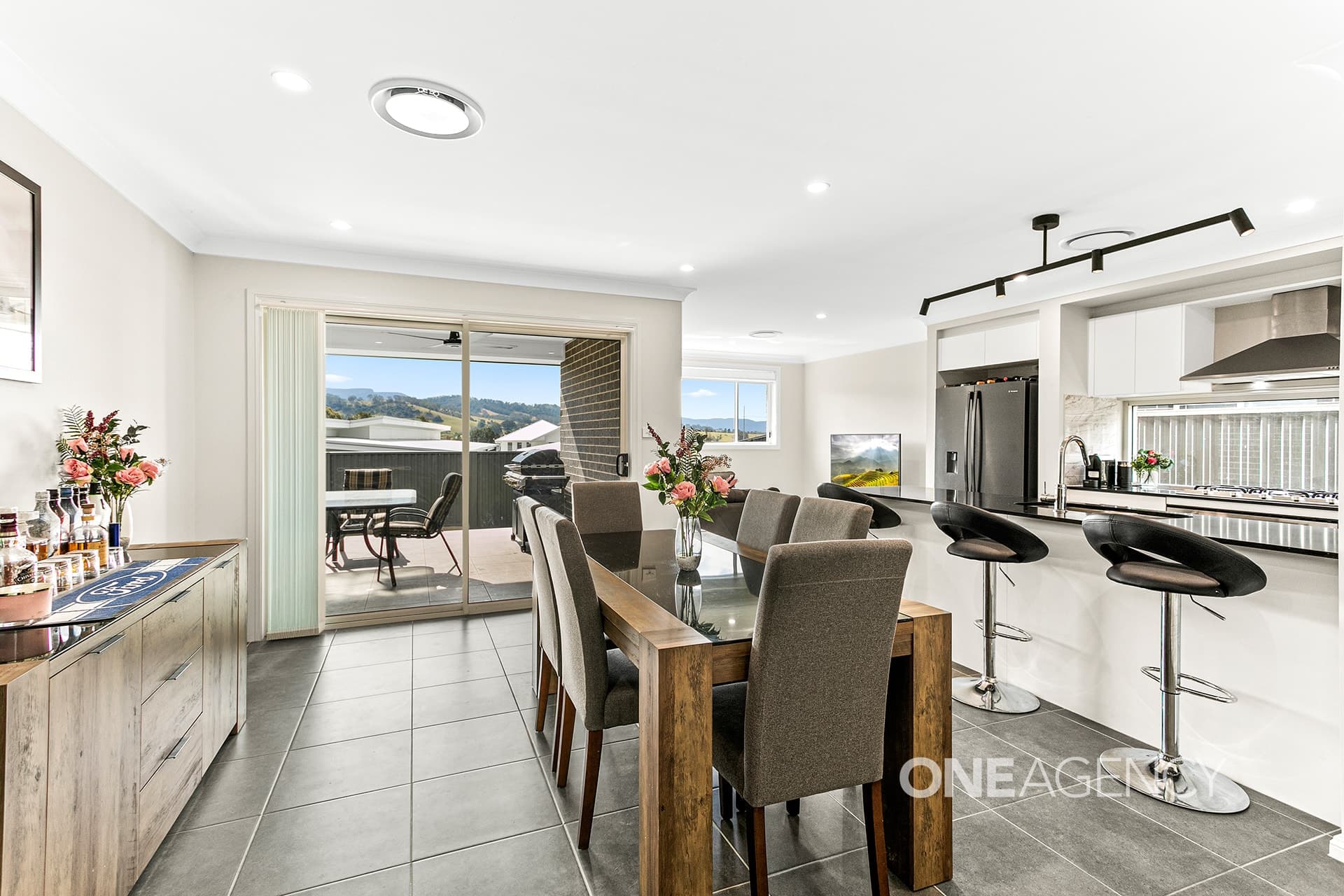 9 Dairyman Place, Calderwood, Calderwood - Thumbnail 3
