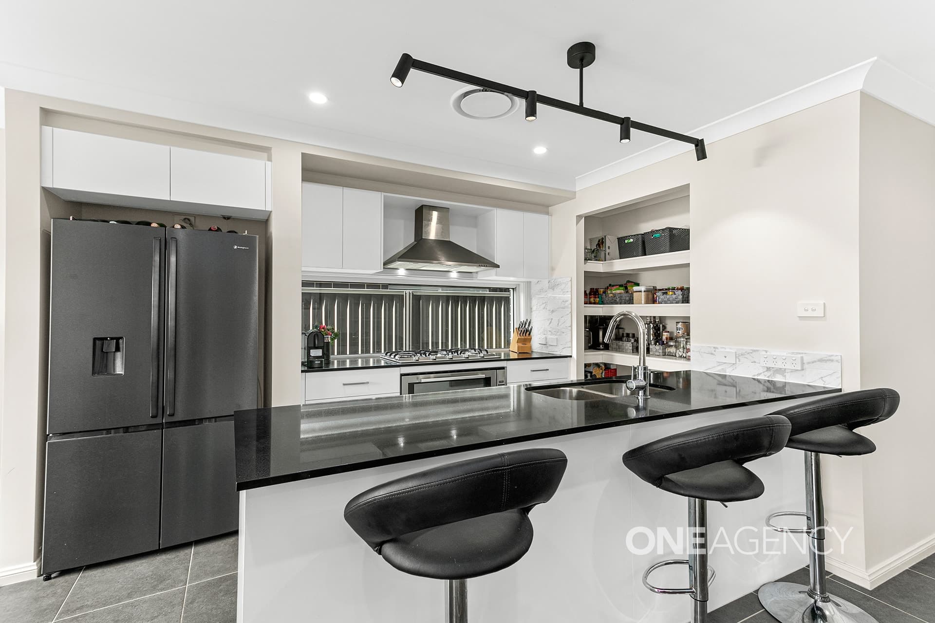 9 Dairyman Place, Calderwood, Calderwood - Thumbnail 4