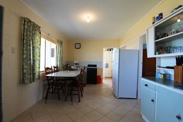 16 Cape Burr Road, PORT NEILL SA 5604, Port Neill - Thumbnail 2