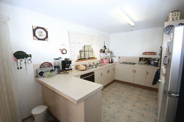 15 Racecourse Road, BALAKLAVA SA 5461, Balaklava - Thumbnail 3