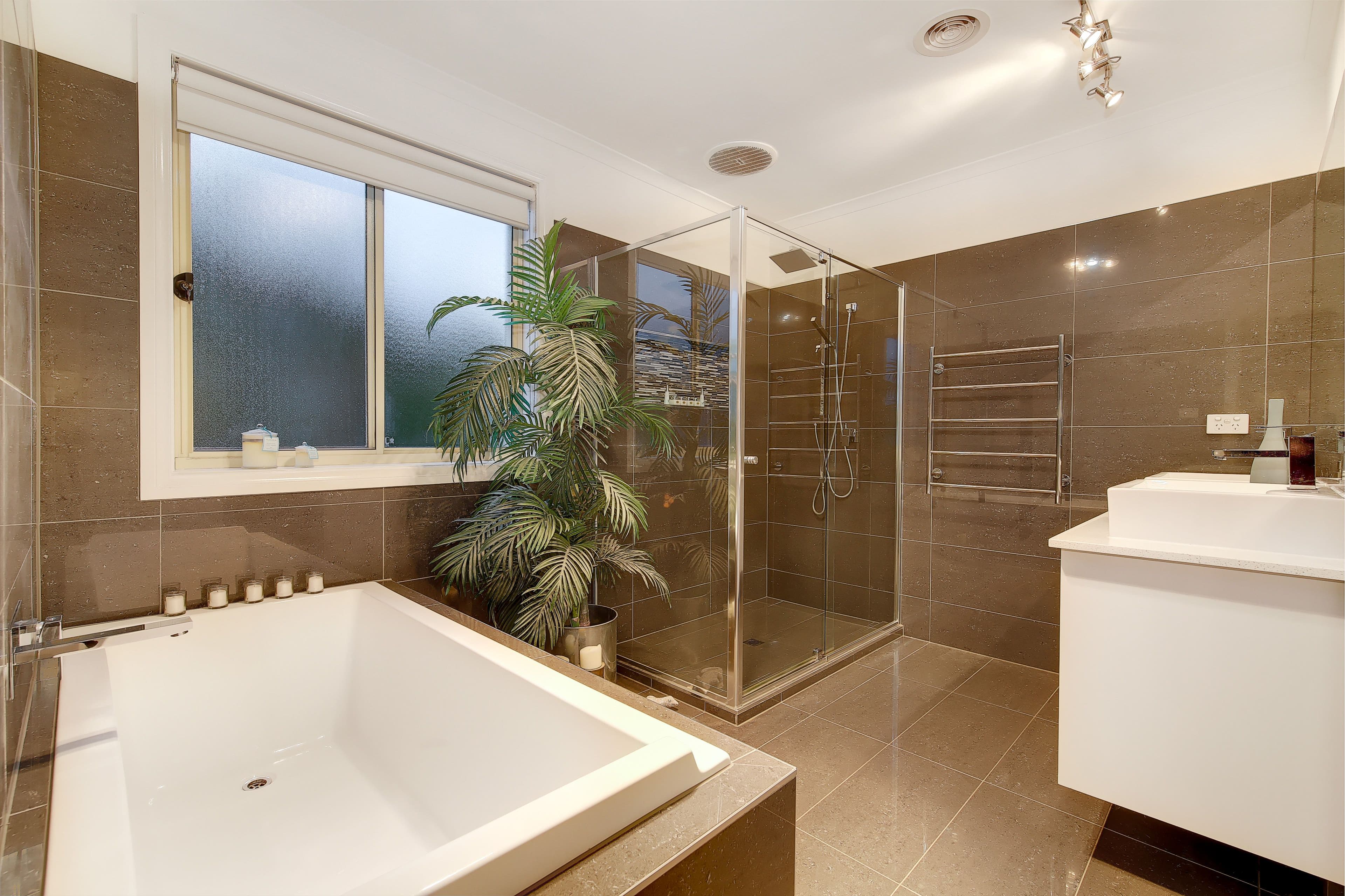 42 Milburn Circuit, Caroline Springs VIC 3023, Caroline Springs - Thumbnail 3