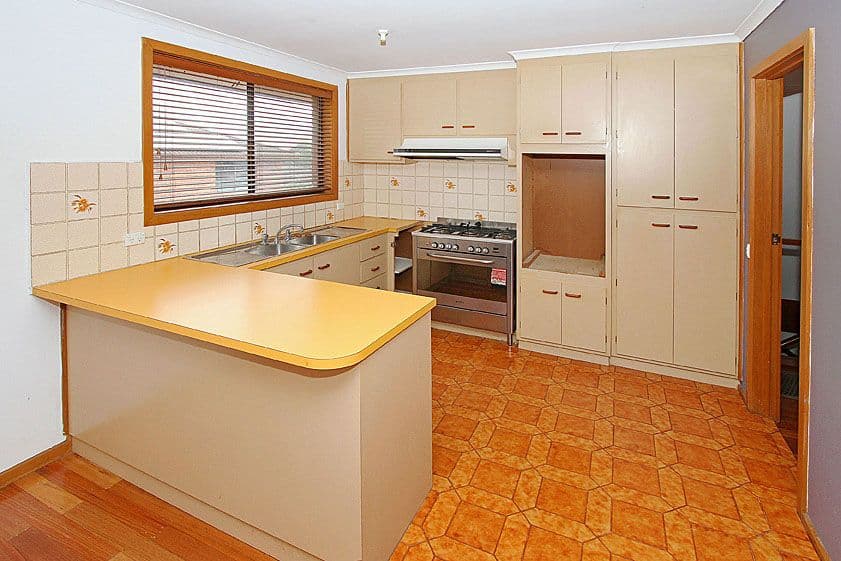 67 McLaughlin Crescent, MILL PARK VIC 3082, Mill Park - Thumbnail 2
