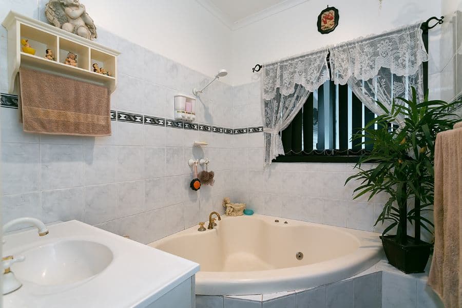 17 Margrave Street, ST ALBANS VIC 3021, St Albans - Thumbnail 4