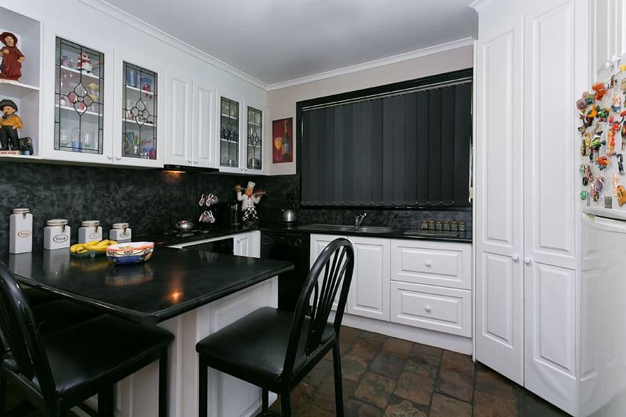 17 Margrave Street, ST ALBANS VIC 3021, St Albans - Thumbnail 5