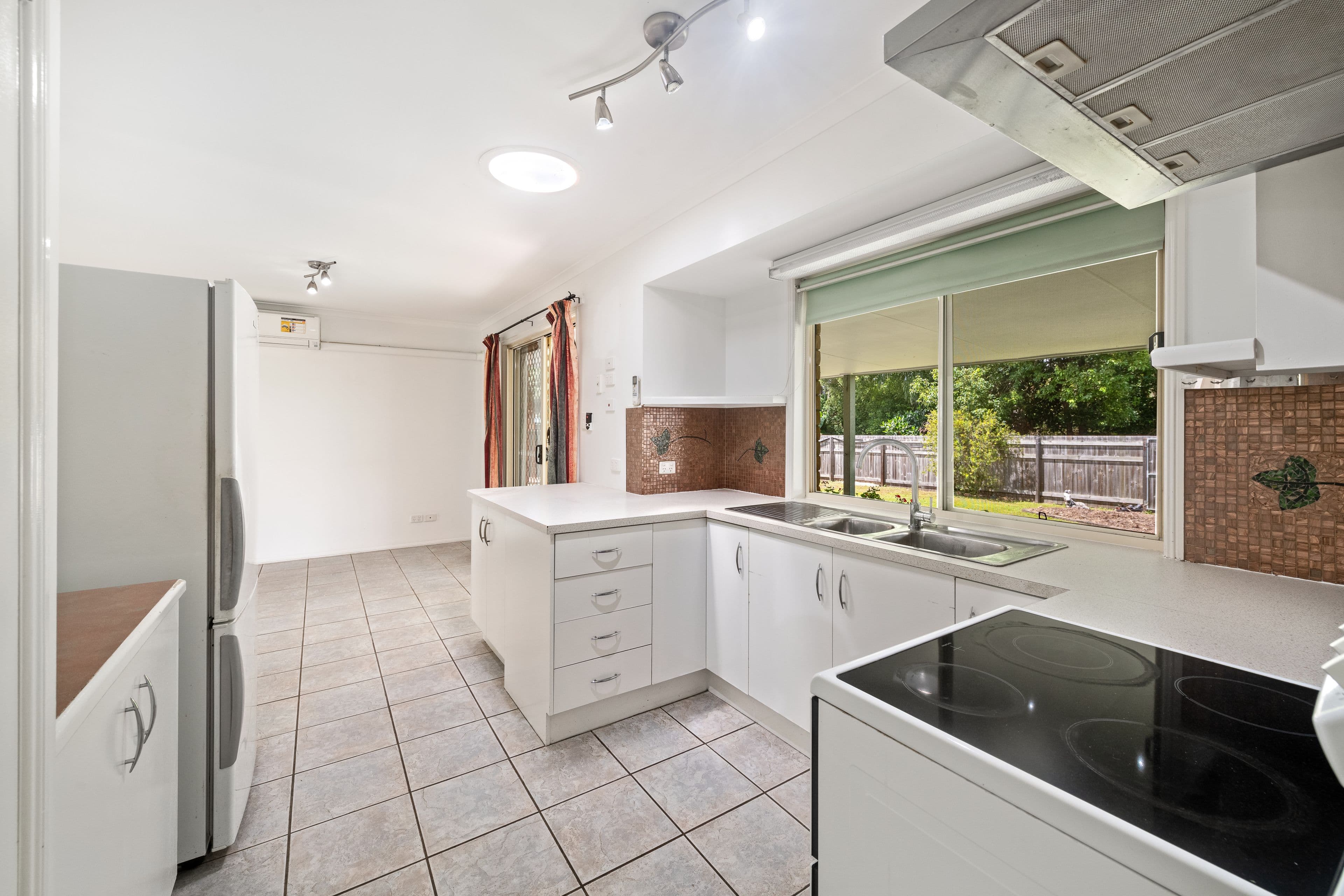 17 Belton Court, Beerwah QLD 4519, Beerwah - Thumbnail 4