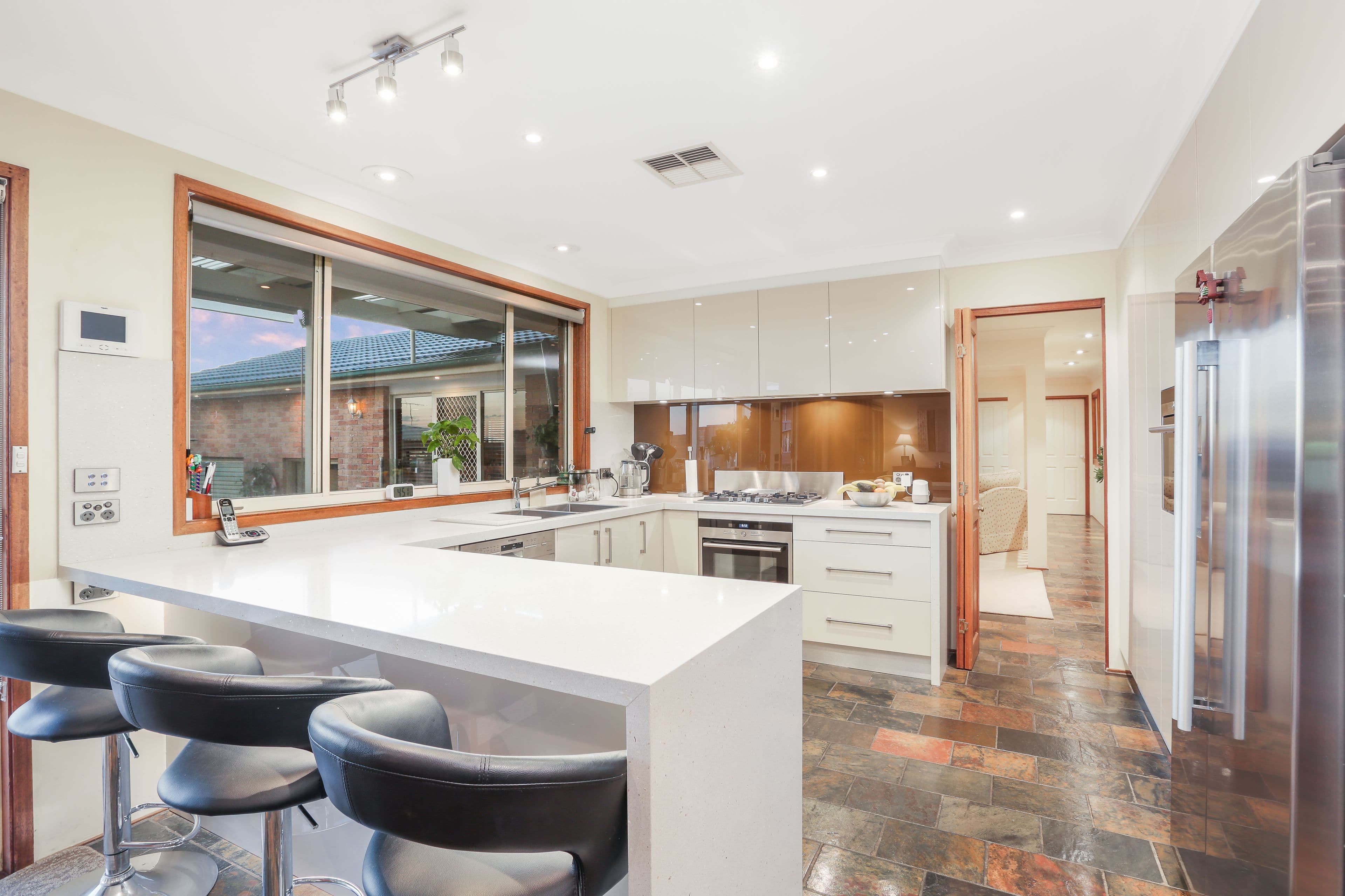 11 Kelly Close, Baulkham Hills - Thumbnail 3