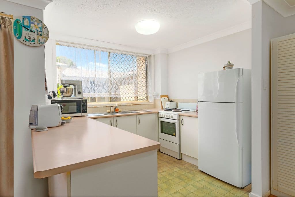 1 Rolan Court, Palm Beach QLD 4221, Palm Beach - Thumbnail 3