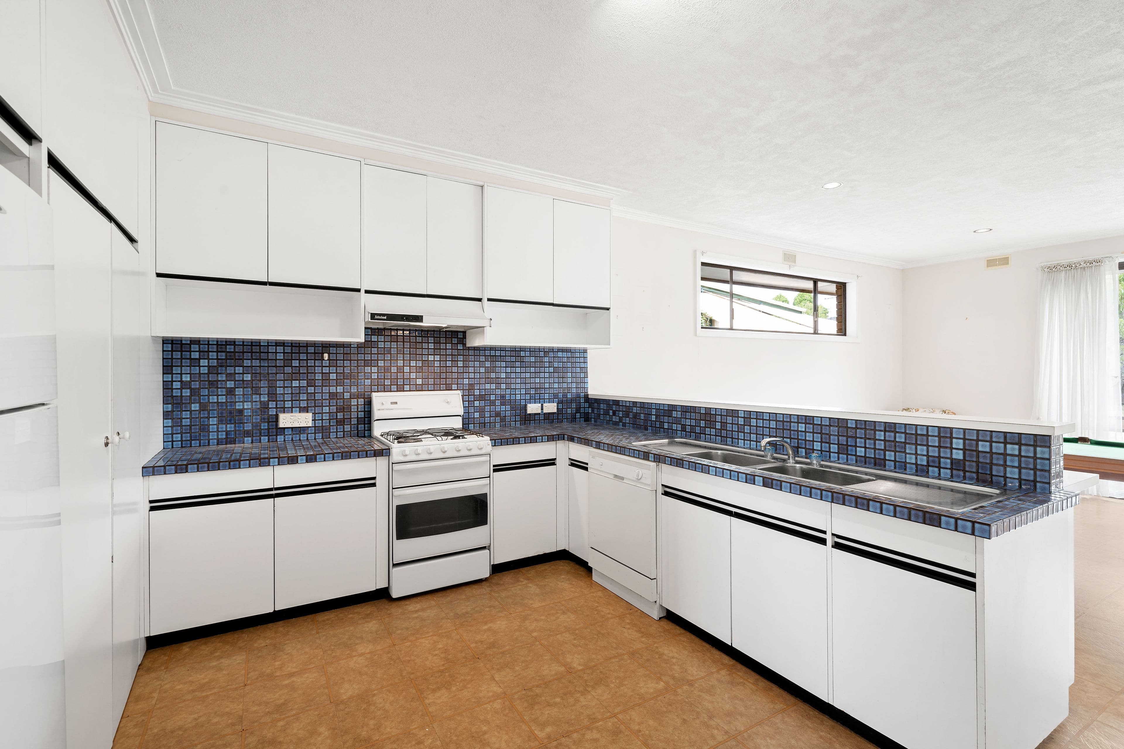 16 Village Avenue, Doncaster VIC 3108, Doncaster - Thumbnail 7