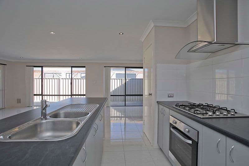 98 Barbarossa Drive, CAVERSHAM WA 6055, Caversham - Thumbnail 2