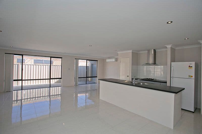 98 Barbarossa Drive, CAVERSHAM WA 6055, Caversham - Thumbnail 3