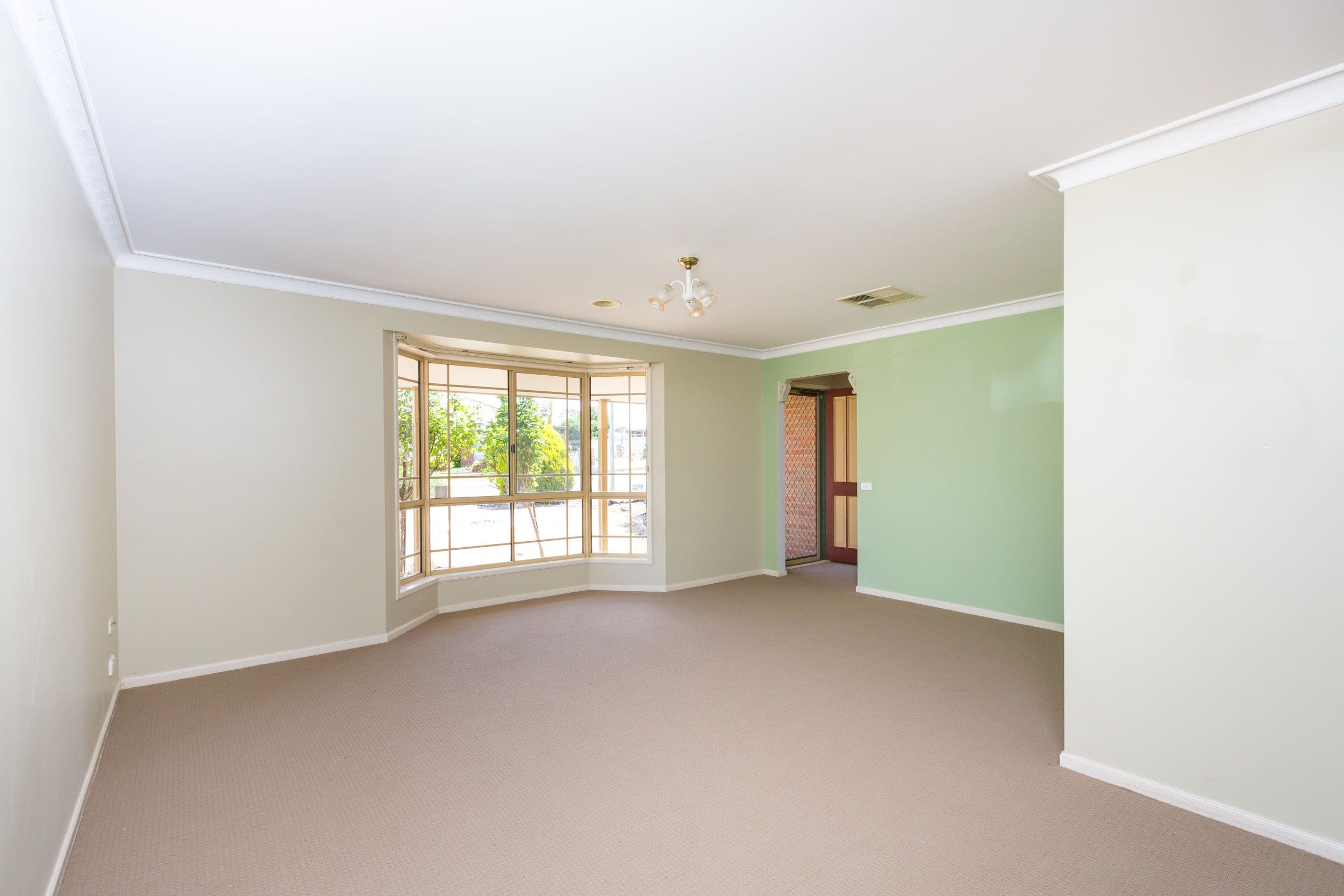 6 Harvey Close, Eaglehawk VIC 3556, Eaglehawk - Thumbnail 2