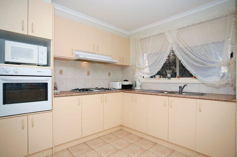 18 Fairhaven Boulevard, CRANBOURNE VIC 3977, Cranbourne West - Thumbnail 3